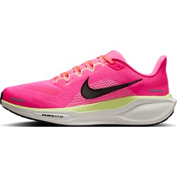 Buty sportowe damskie Nike do biegania płaskie wiązane różowe  - zdjęcie produktu