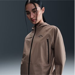 Kurtka damska Nike bez kaptura w sportowym stylu krótka  - zdjęcie produktu