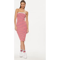 Sukienka Tommy Jeans mini z okrągłym dekoltem bez rękawów dopasowana  - zdjęcie produktu