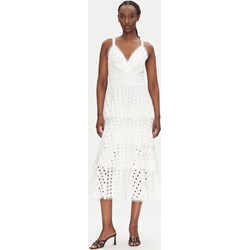 Sukienka biała Access Fashion na ramiączkach midi casual z dekoltem w literę v  - zdjęcie produktu