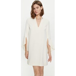 Sukienka Twinset elegancka beżowa prosta z długimi rękawami mini  - zdjęcie produktu