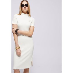 Sukienka Puma z krótkim rękawem w miejskim stylu prosta midi  - zdjęcie produktu