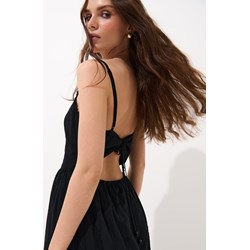 Sukienka Mohito z dekoltem v casualowa  - zdjęcie produktu