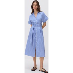 Sukienka Reserved koszulowa niebieska tkaninowa z krótkim rękawem casual midi na uczelnię  - zdjęcie produktu