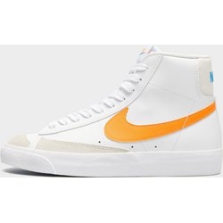 Trampki damskie białe Nike na płaskiej podeszwie sportowe  - zdjęcie produktu