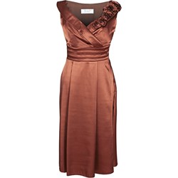 Sukienka Fokus satynowa z dekoltem w serek na ramiączkach midi  - zdjęcie produktu