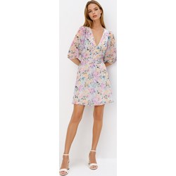 Sukienka wielokolorowa Mohito z dekoltem v z długim rękawem  - zdjęcie produktu
