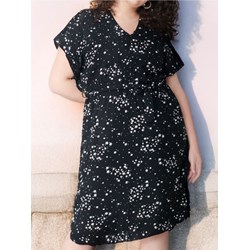 Sukienka Sinsay midi z wiskozy z dekoltem w serek z krótkimi rękawami dla puszystych  - zdjęcie produktu