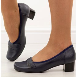 Czółenka Gregors granatowe bez zapięcia z okrągłym noskiem na lato na obcasie  - zdjęcie produktu