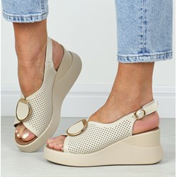 Sandały damskie T.Sokolski bez zapięcia na średnim obcasie na lato na koturnie ze skóry  - zdjęcie produktu