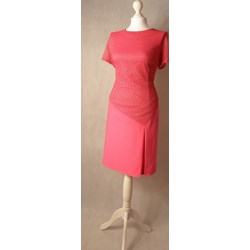 Sukienka Modus elegancka różowa z krótkimi rękawami trapezowa  - zdjęcie produktu