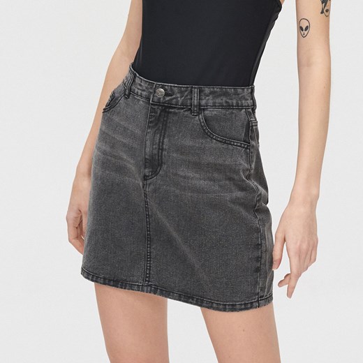 Cropp - Jeansowa mini spódnica - Szary Cropp XS Cropp wyprzedaż