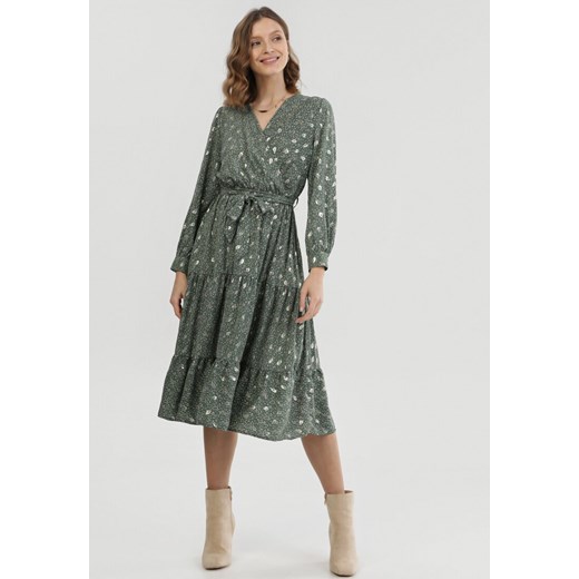 Zielona Sukienka Cintrine ze sklepu Born2be Odzież w kategorii Sukienki - zdjęcie 100193063