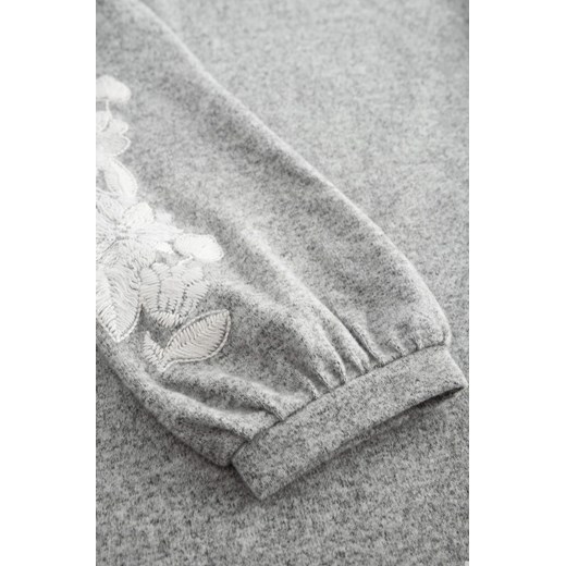 Sweter damski ORSAY z haftami 