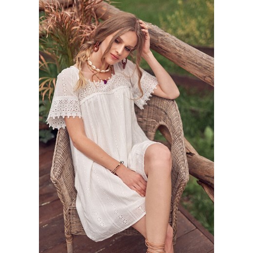 Biała Sukienka Klelyse Renee S/M promocyjna cena Renee odzież
