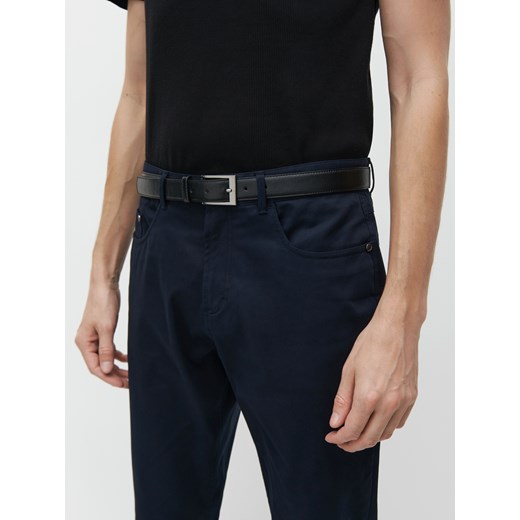 Reserved - Bawełniane spodnie regular fit z paskiem - Granatowy Reserved 34 Reserved