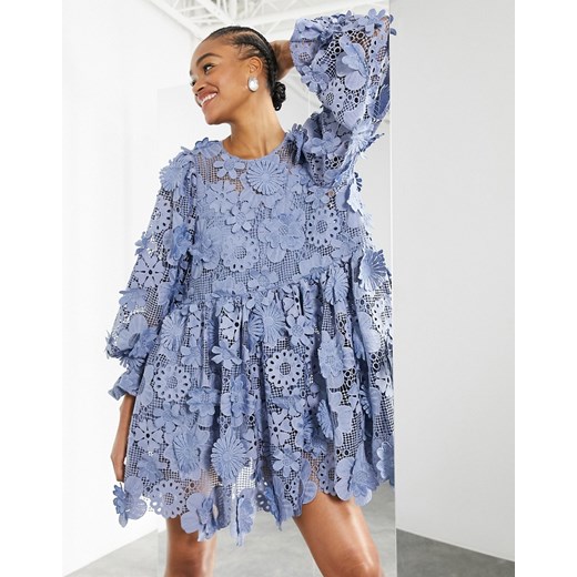 ASOS DESIGN – Kaskadowa sukienka mini z haftowaną kwiatową aplikacją 3D-Niebieski 34 Asos Poland