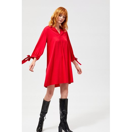 Czerwona sukienka Moodo mini z długim rękawem 