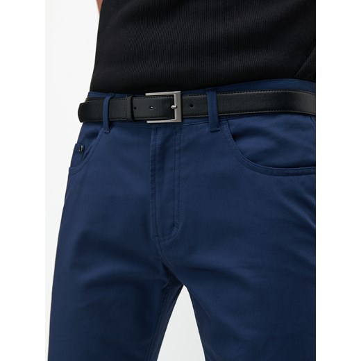 Reserved - Bawełniane spodnie regular fit z paskiem - Niebieski Reserved 32 Reserved