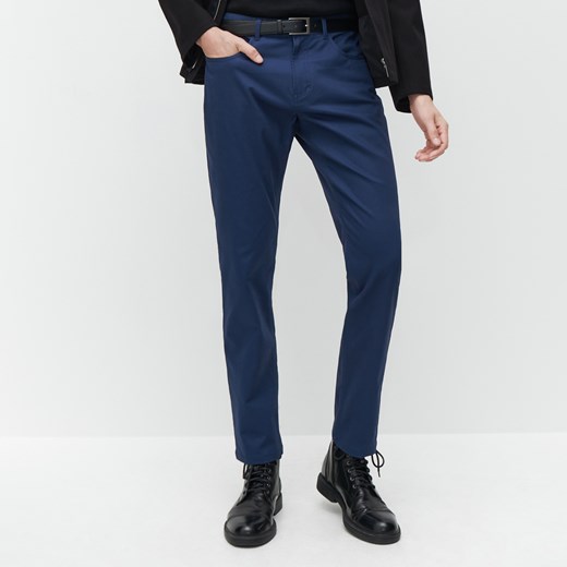 Reserved - Bawełniane spodnie regular fit z paskiem - Niebieski Reserved 38 Reserved