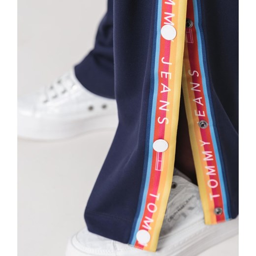 Tommy Jeans Spodnie dresowe TJW TOMMY POPPER | flare fit Tommy Jeans L Gomez Fashion Store okazyjna cena