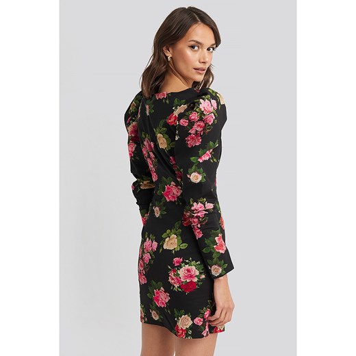 Sukienka NA-KD casualowa dopasowana z dekoltem v 