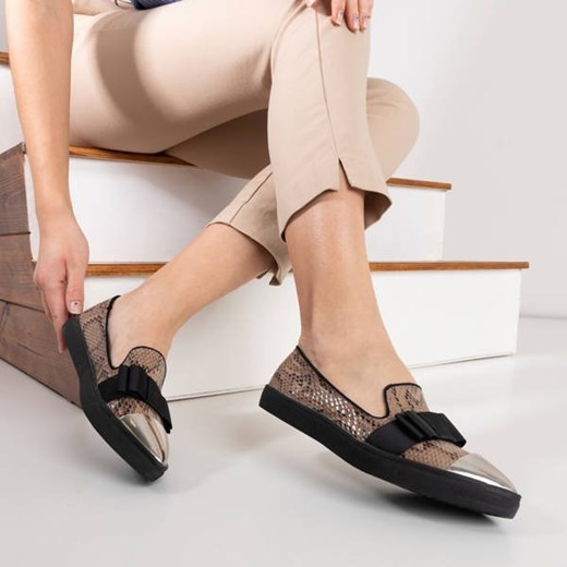 Slip on w kolorze khaki z kokardką Emmalynn- Obuwie Royalfashion.pl 39 royalfashion.pl