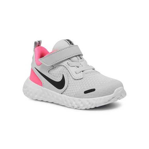 Buty sportowe dziecięce Nike na wiosnę 