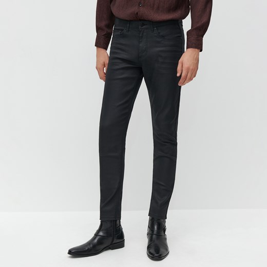 Reserved - Spodnie super slim z woskowanej tkaniny - Czarny Reserved 33 Reserved promocja