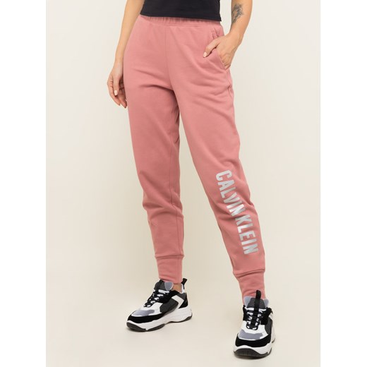 Calvin Klein Performance Spodnie dresowe 00GWH9P655 Różowy Regular Fit L promocyjna cena MODIVO