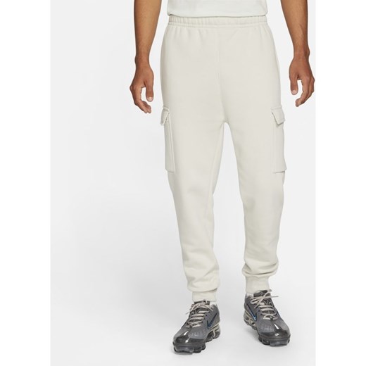 Białe spodnie męskie Nike w sportowym stylu 