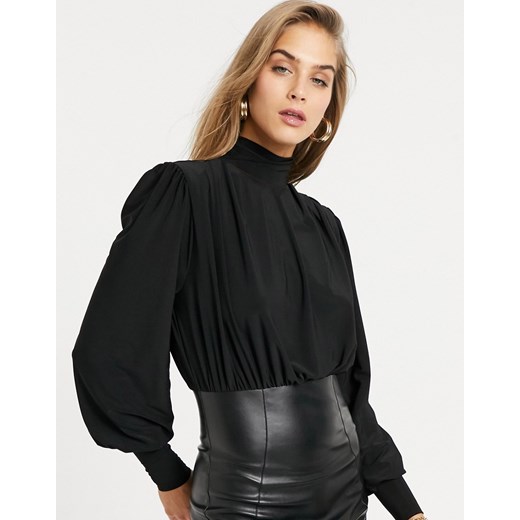 ASOS DESIGN – Czarna sukienka mini z poliuretanu z drapowaniem, poduszkami na ramionach i efektem krokodylej skóry-Czarny 34 Asos Poland