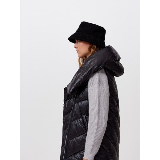 Cropp - Pikowana kamizelka z kapturem - Czarny Cropp XS Cropp