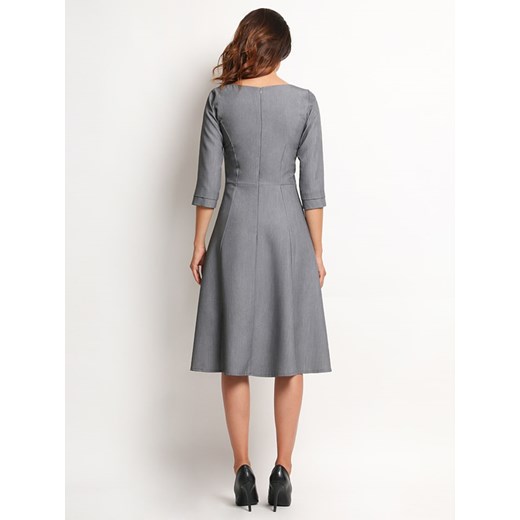 Sukienka AWAMA z dekoltem w łódkę z długim rękawem midi 