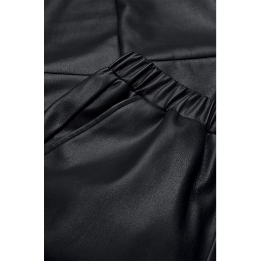 Czarne spodnie damskie ORSAY ze skóry ekologicznej 