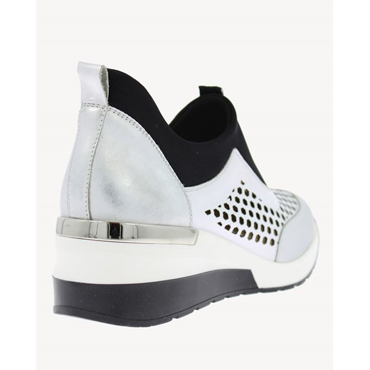 Srebrne sneakersy matrycowane AGA Aga 38 okazja Botimo.pl