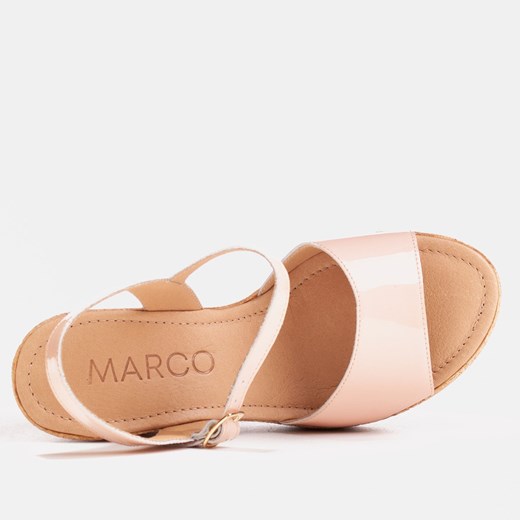 Sandały z beżowego lakieru Marco Shoes 39 Marco Shoes wyprzedaż