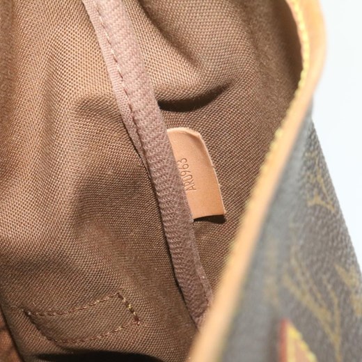 Listonoszka Louis Vuitton skórzana na ramię 
