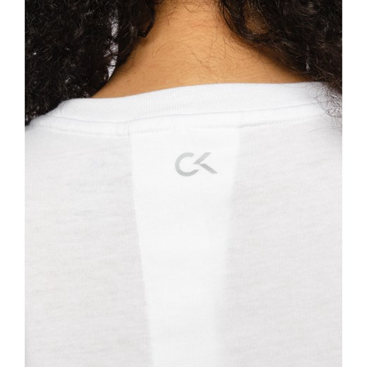 Bluzka damska Calvin Klein z krótkim rękawem z napisami młodzieżowa z okrągłym dekoltem 