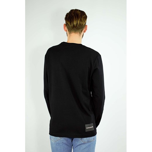 Czarny t-shirt męski Calvin Klein z długimi rękawami z napisami 