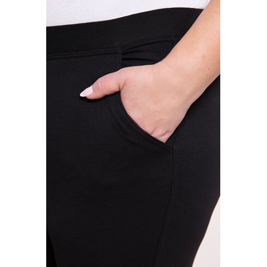Czarne spodnie dresowe z kieszeniami 58 Modne Duże Rozmiary