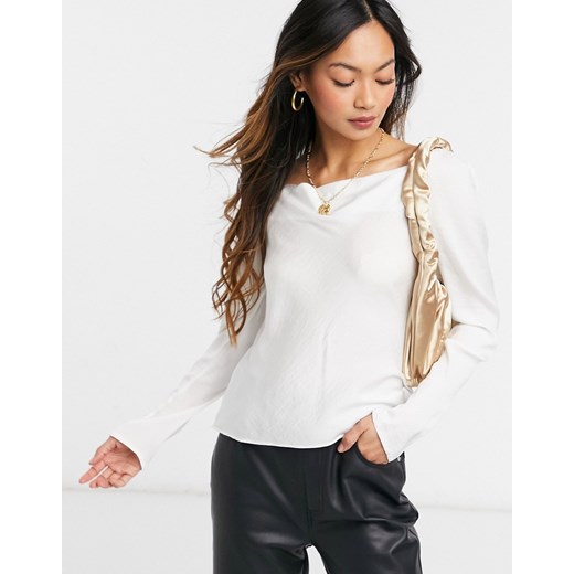 ASOS DESIGN – Satynowa bluzka w kolorze złamanej bieli z długim rękawem i drapowanym dekoltem-Neutralne 40 Asos Poland