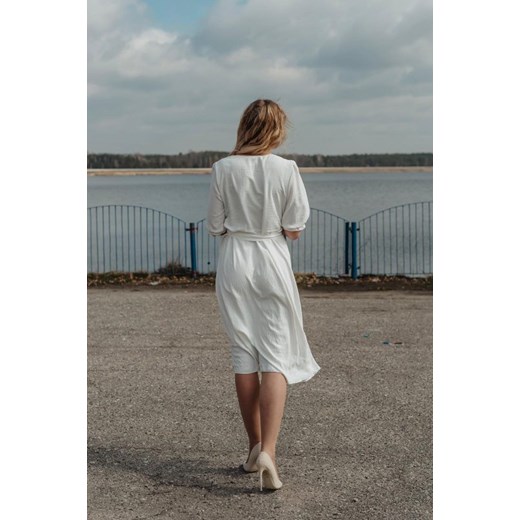 Biała szyfonowa kopertowa sukienka Laura Plus Size Oscar Fashion 46 Oscar Fashion