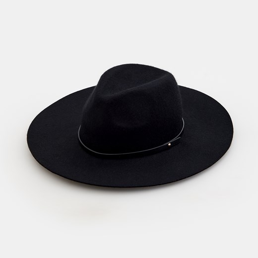 Mohito - Wełniany kapelusz z dekoracyjnym paskiem - Czarny Mohito M/L okazyjna cena Mohito