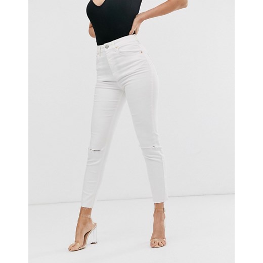 ASOS DESIGN – farleigh – Dopasowane jeansy o kroju mom fit z podwyższonym stanem z rozdarciami i surowym wykończeniem, w kolorze złamanej bieli-Biały W30 L32 Asos Poland