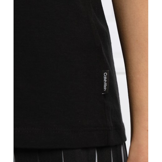 Bluzka damska Calvin Klein młodzieżowa z okrągłym dekoltem z napisami 