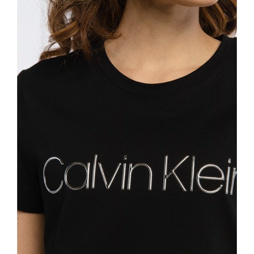 Bluzka damska Calvin Klein z okrągłym dekoltem młodzieżowa z napisami 