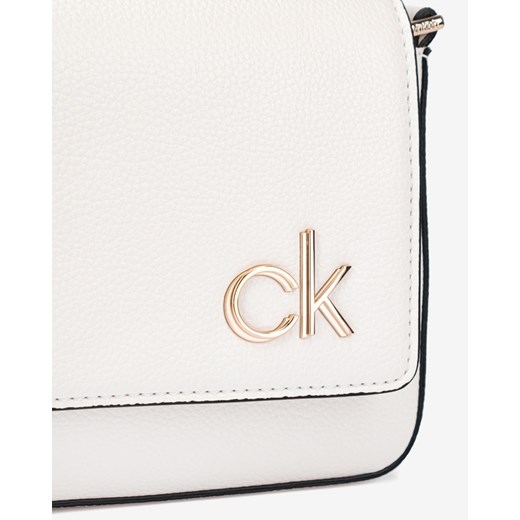 Kopertówka Calvin Klein bez dodatków biała elegancka na ramię 