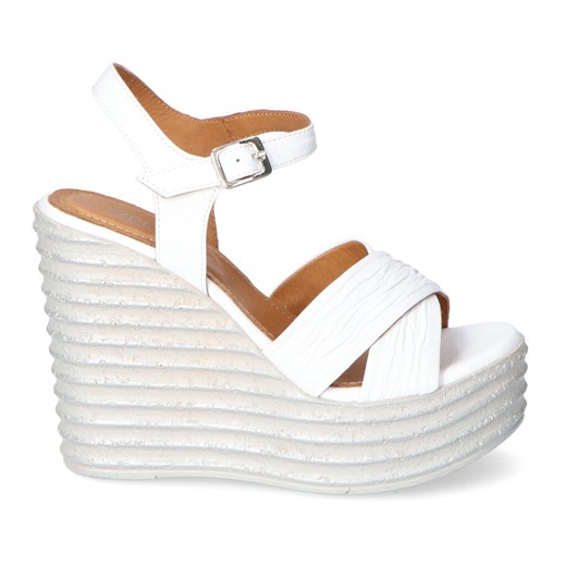 Espadryle damskie Venezia ze skóry z klamrą na koturnie 