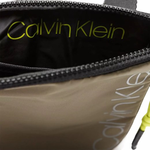 SASZETKA LISTONOSZKA NA RAMIĘ CALVIN KLEIN KHAKI Calvin Klein wyprzedaż dewear.pl